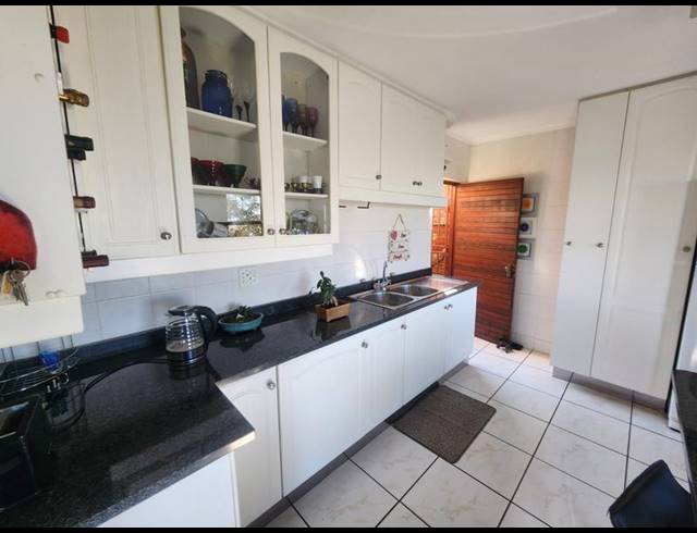 3 BEDROOM TOWNHOUSE FOR SALE IN BASSONIA